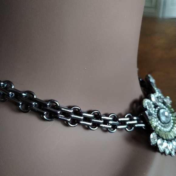 Statement Necklace - Radiance & Elegance Unveiled 🌠✨ (Pre-Owned) - Picture 3 of 7